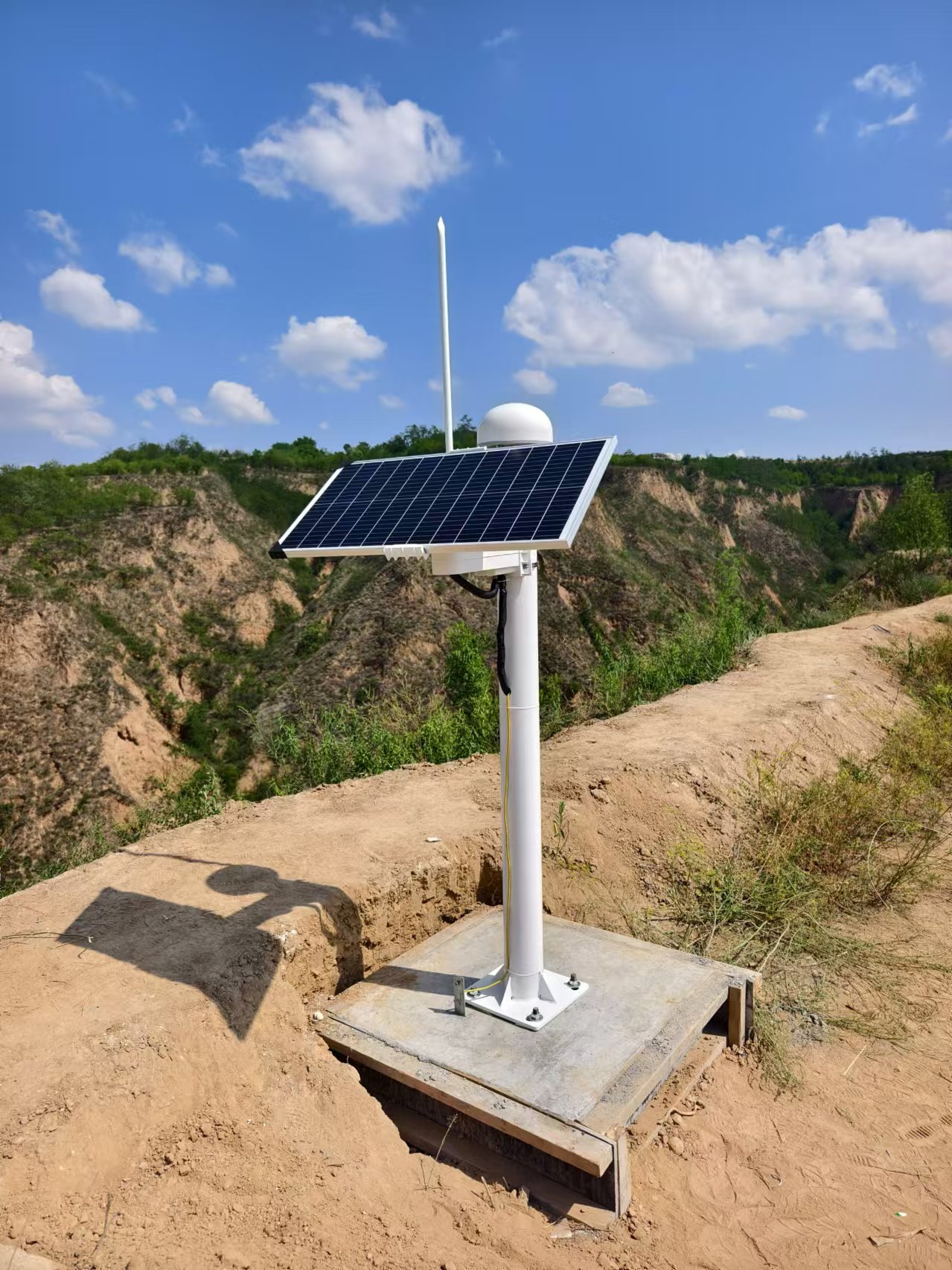 中石油煤層有限責(zé)任公司韓城采氣管理區(qū)邊坡監(jiān)測(cè)站 (5).jpg